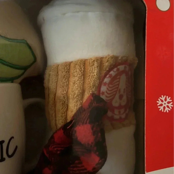 PETSHOPPE DOG TOY GIFT SET 4PC - MUG, TOYS, BOW TIE - Picture 8 of 9